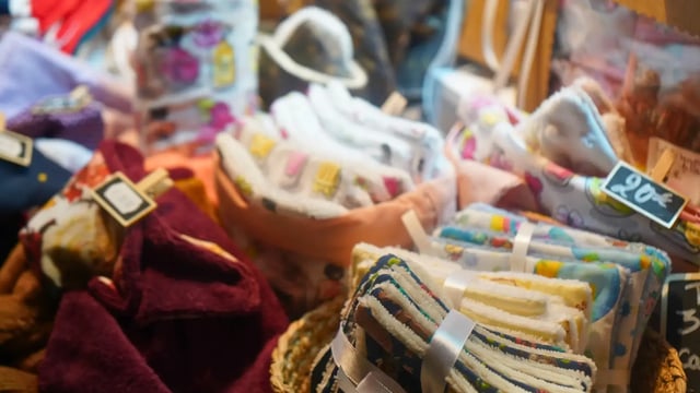 Créations en tissu et accessoires de mode, chalet du Marché de Noël d’Amiens