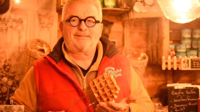 Gaufres liégeoises, hot-dogs belges et boissons chaudes, chalet du Marché de Noël d’Amiens