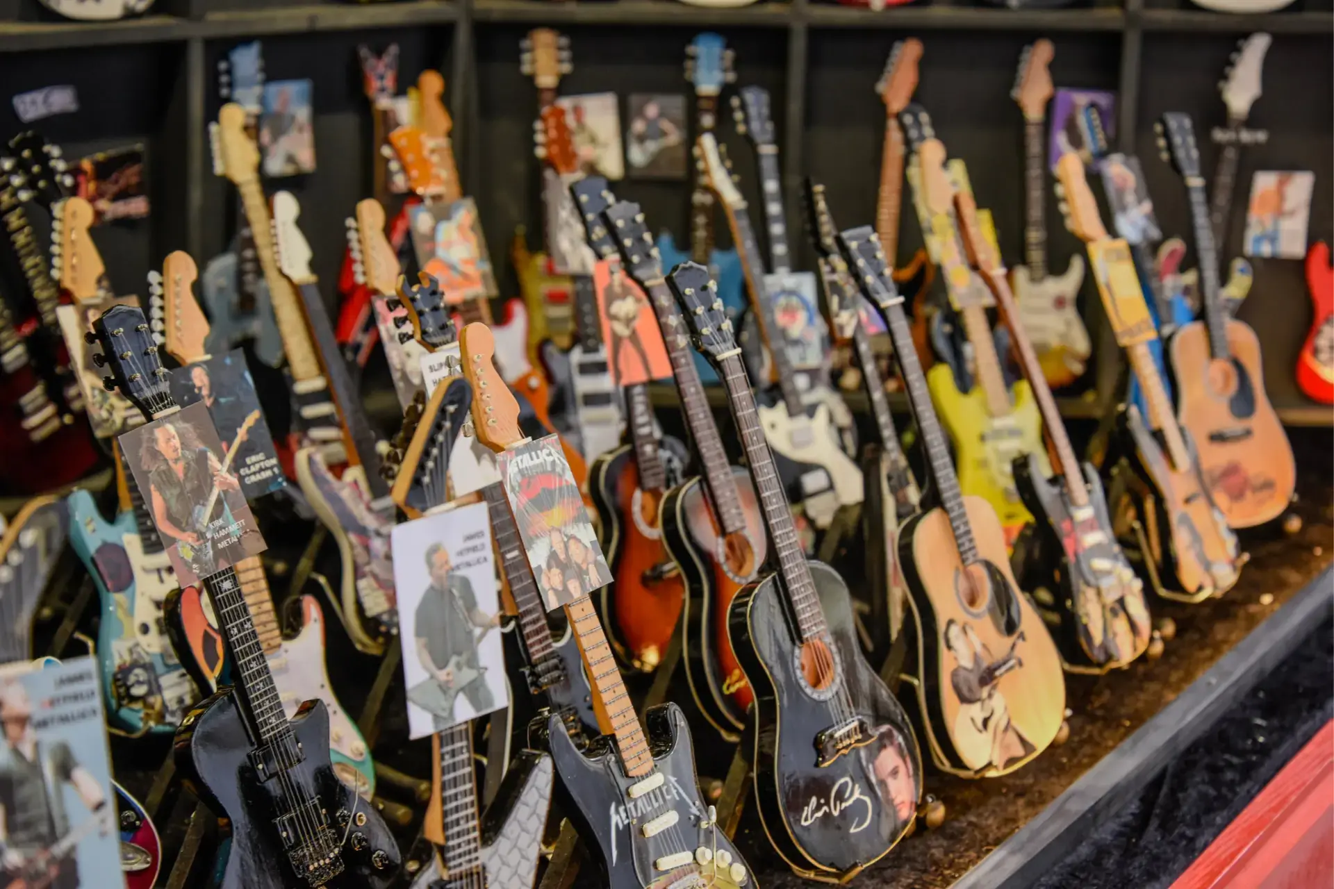 Mini guitare cadre rock marche noel amiens