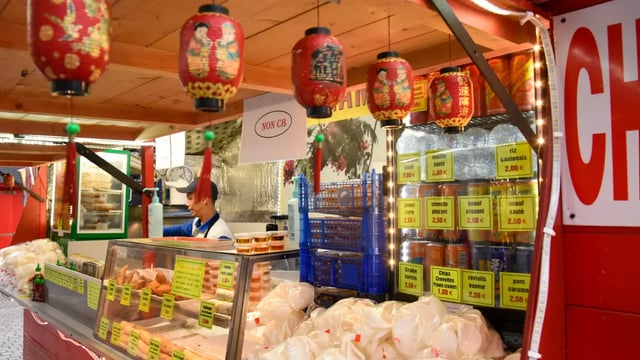 Nems, samoussas et produits asiatiques, chalet du Marché de Noël d’Amiens