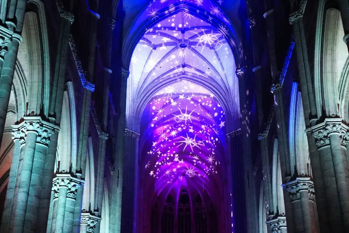 Notre dame en lumiere interieur cathedrale amiens