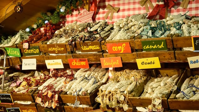 Charcuterie de montagne : saucisson et salaison, chalet du Marché de Noël d’Amiens